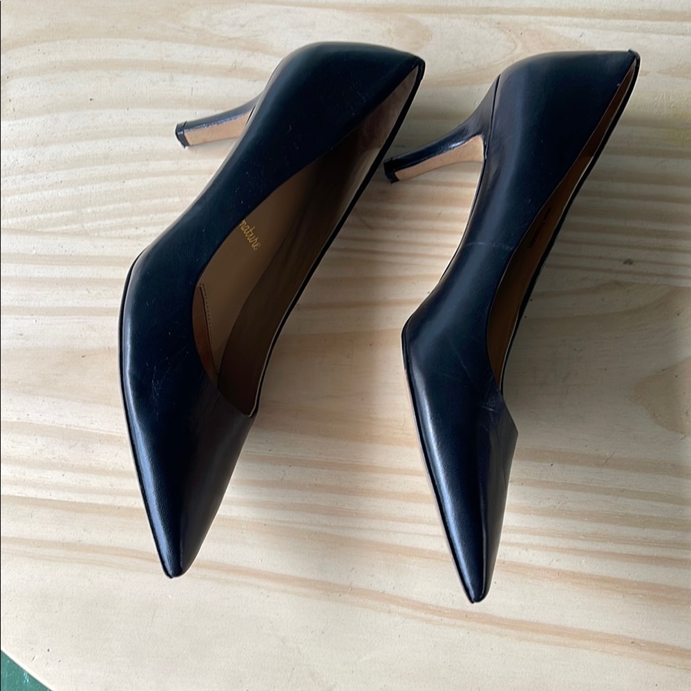 Trotters Black Heels Classic Pointed-Toe Pumps - Picture 14 of 16